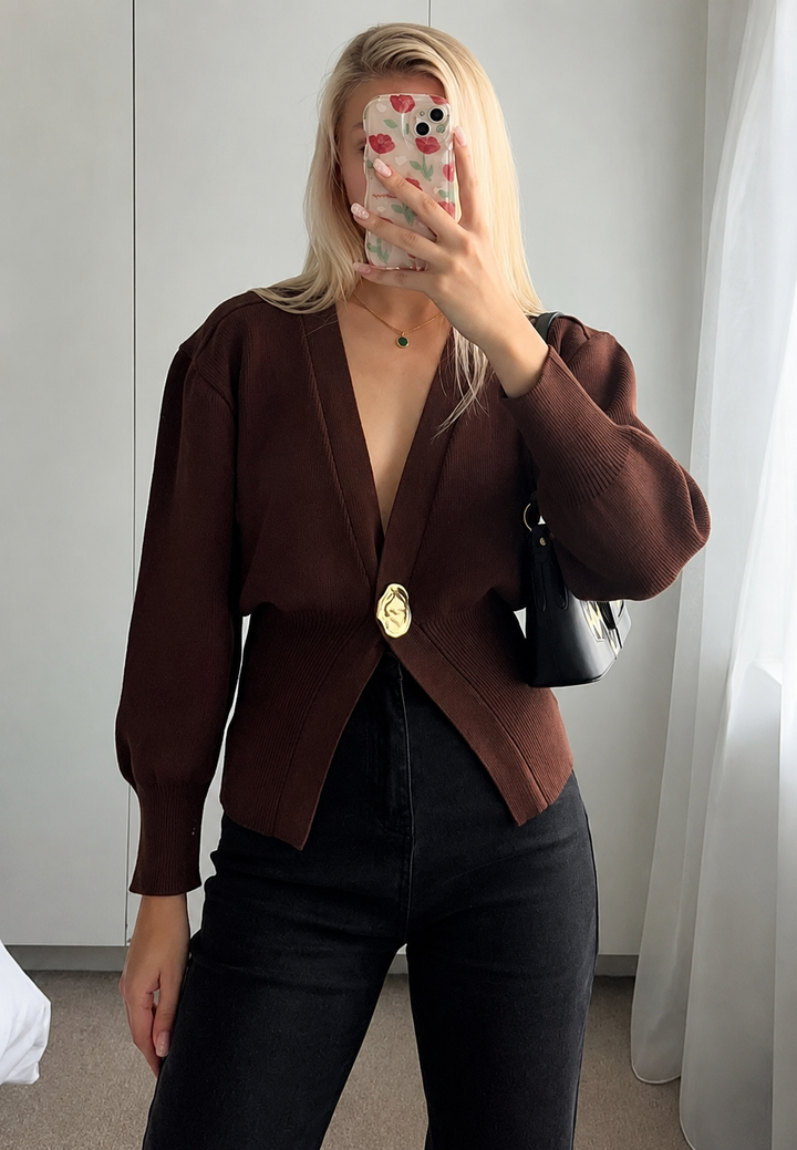Damesvest, gebreid, V-hals, sieraadknop, getailleerd - Vera
