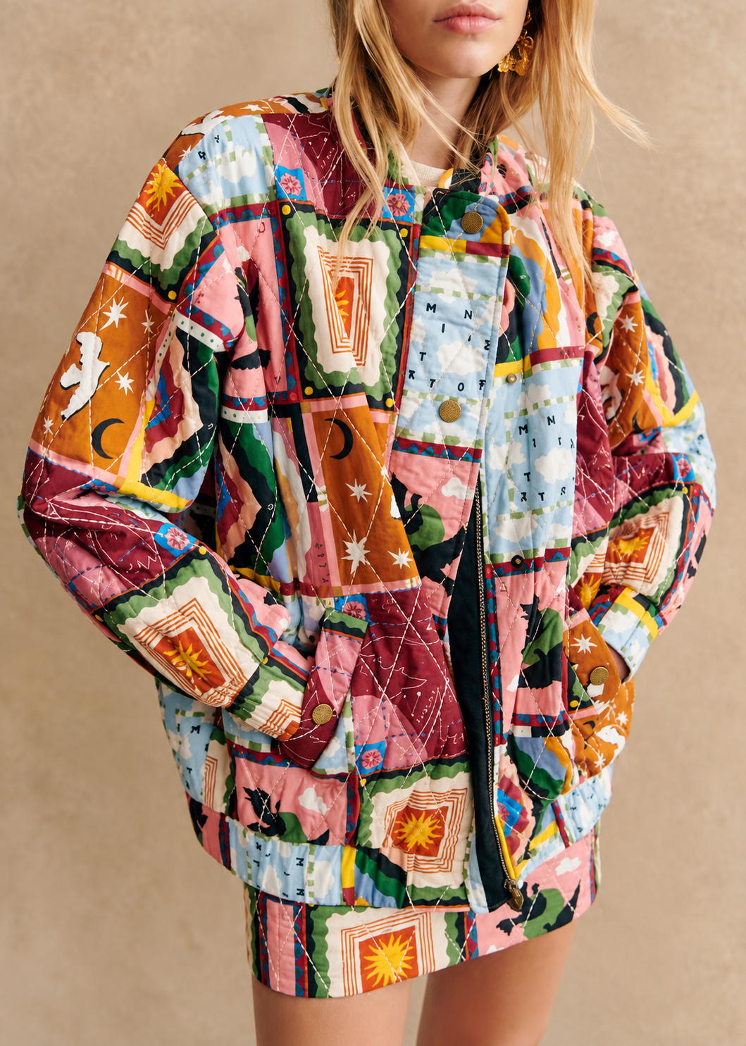 Gewatteerd damesjack met hemels patchwork en hoge hals - Jasmina