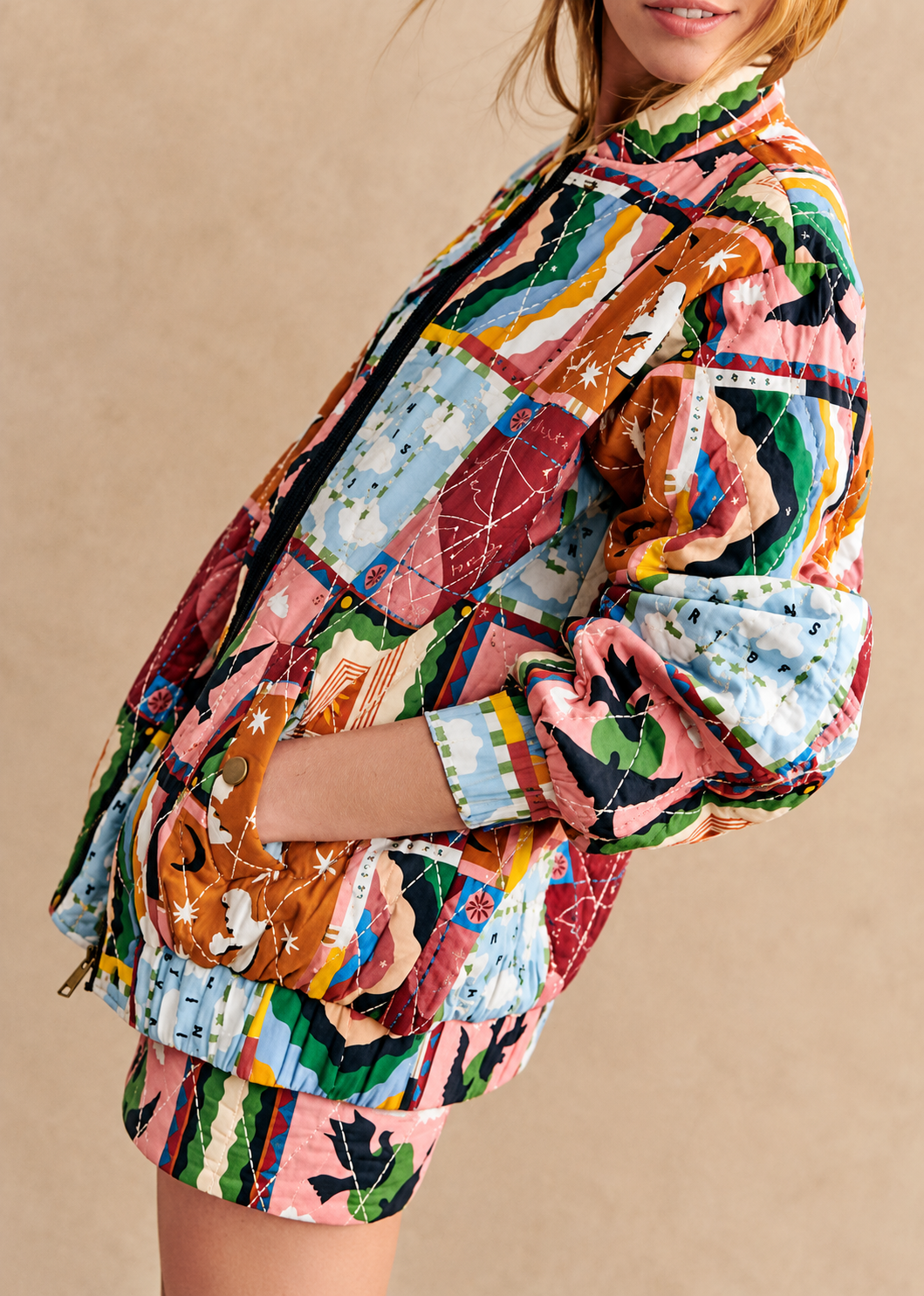 Gewatteerd damesjack met hemels patchwork en hoge hals - Jasmina