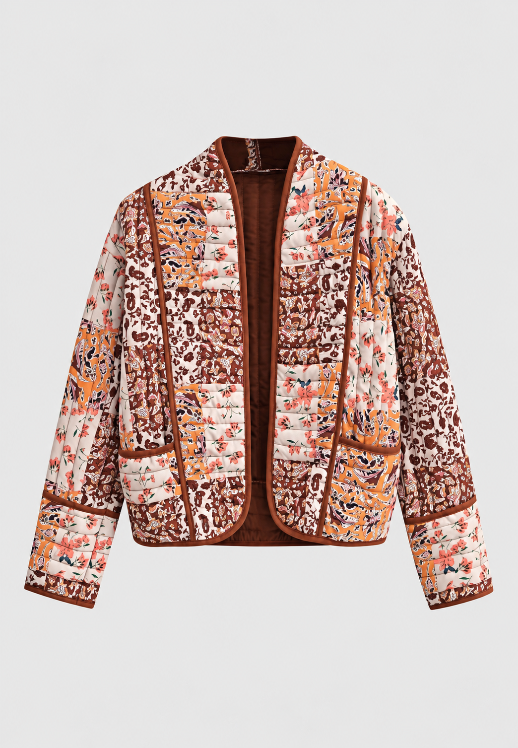Kort gewatteerd damesjasje met bloemenpatchwork en biezen - Brienne