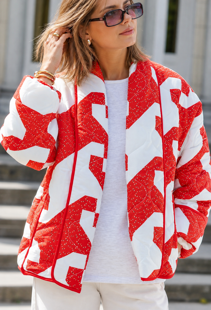 Gewatteerd damesjasje in kimonostijl met abstracte geometrische print - Madelon