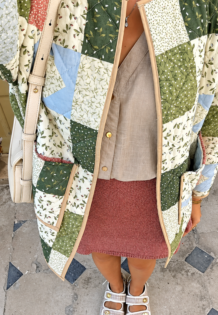 Gewatteerd damesjasje met bloemenruiten in patchworkstijl - Fabiola