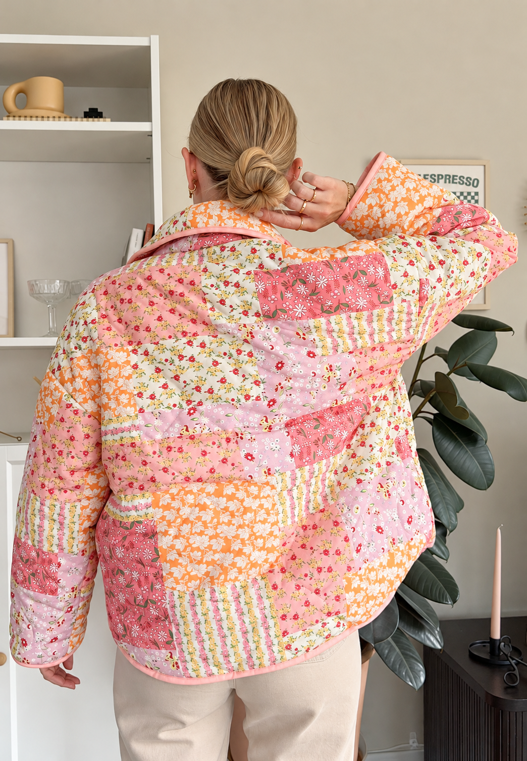 Damesjasje gewatteerd met kleine bloemen en kraag met revers - Zinnia