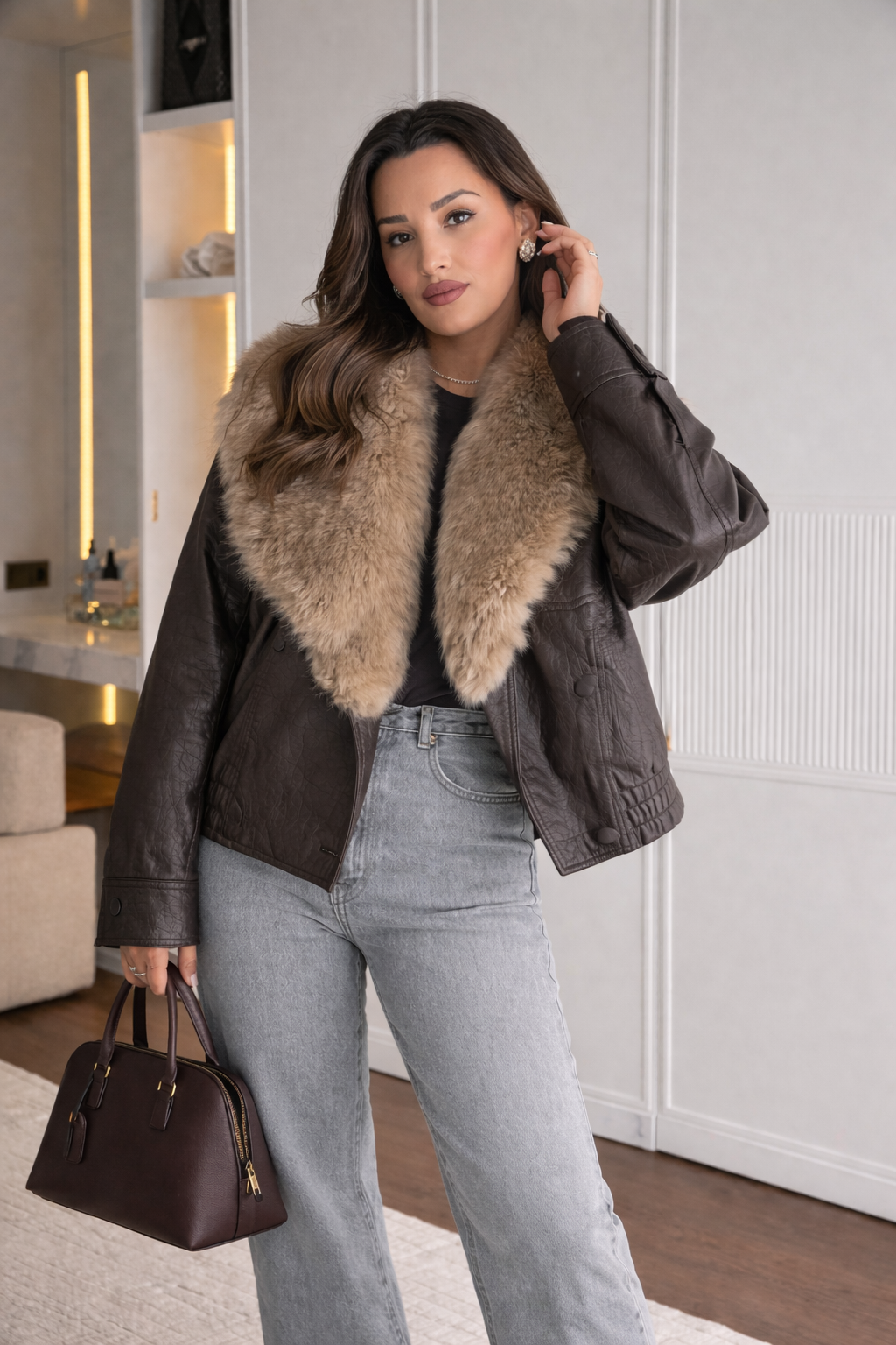 Damesjasje in leerlook met brede bontlook kraag - Nymera