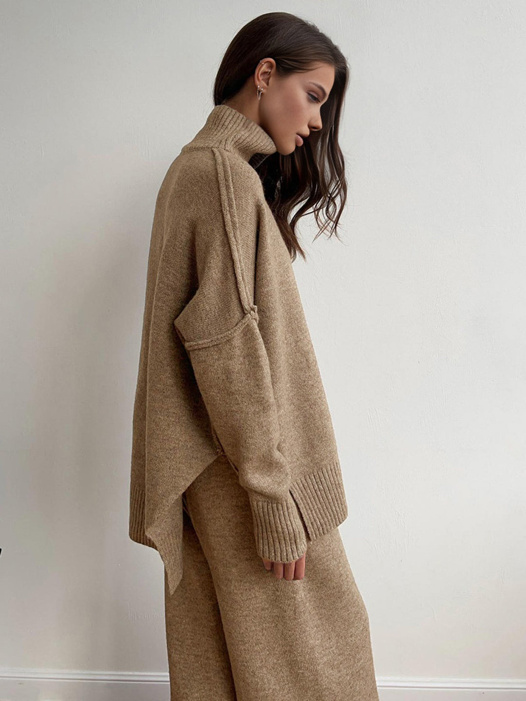 Gebreide set voor dames met een trui met hoge kraag en een wijde broek - Elske
