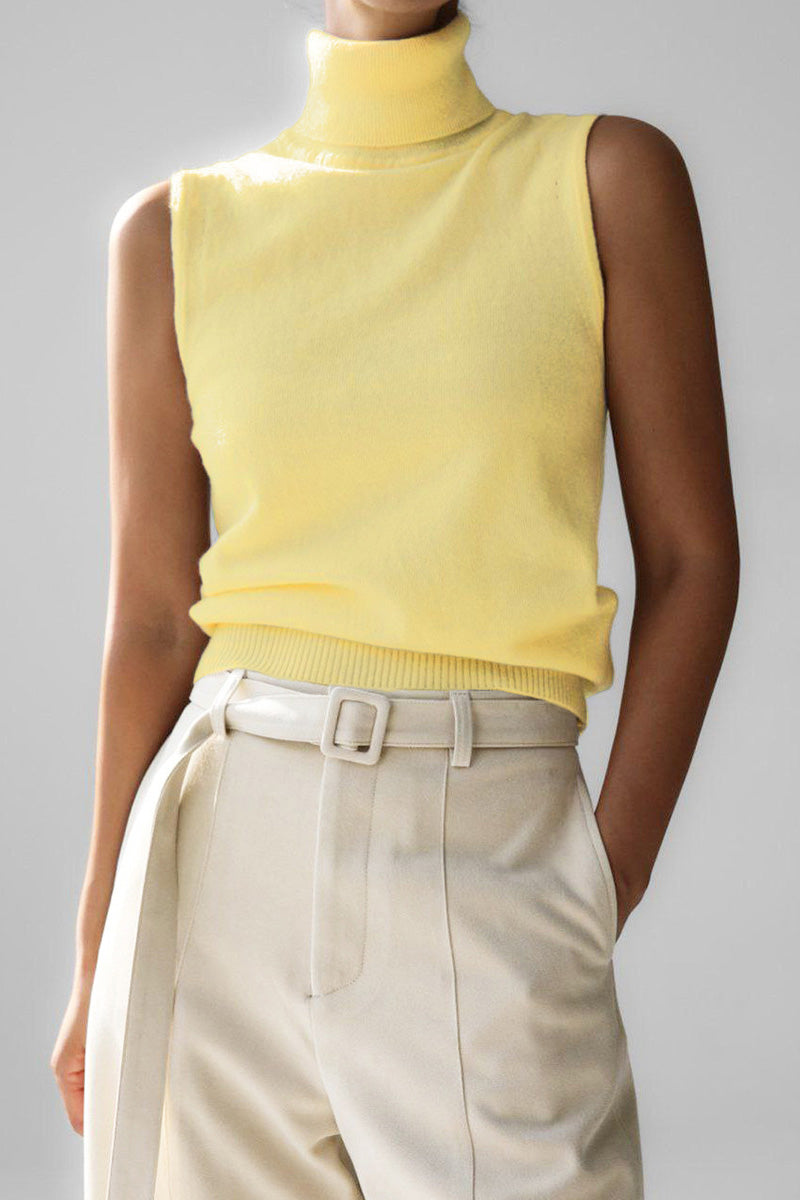 Set met gebreide damesblouse met hoge hals, mouwloos en kort vest - Celia