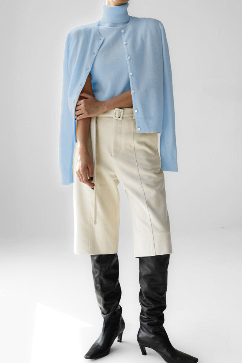 Set met gebreide damesblouse met hoge hals, mouwloos en kort vest - Celia