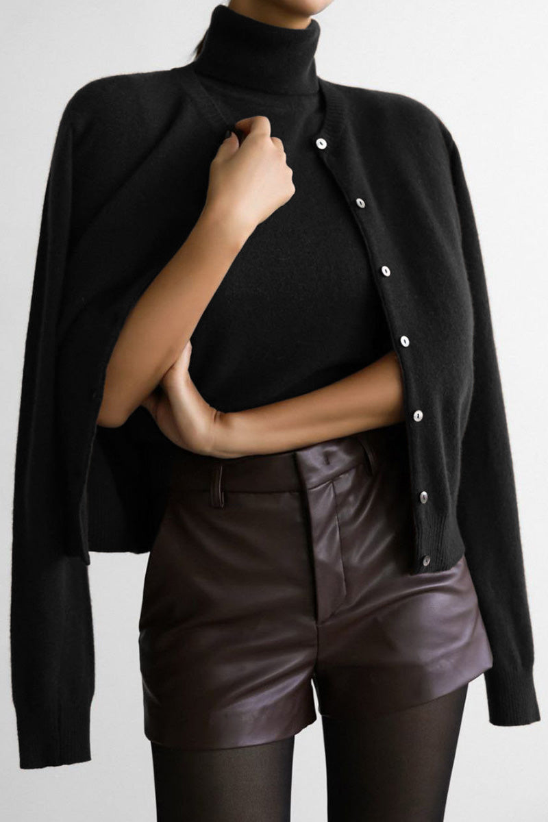 Set met gebreide damesblouse met hoge hals, mouwloos en kort vest - Celia