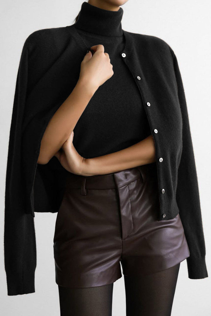 Set met gebreide damesblouse met hoge hals, mouwloos en kort vest - Celia