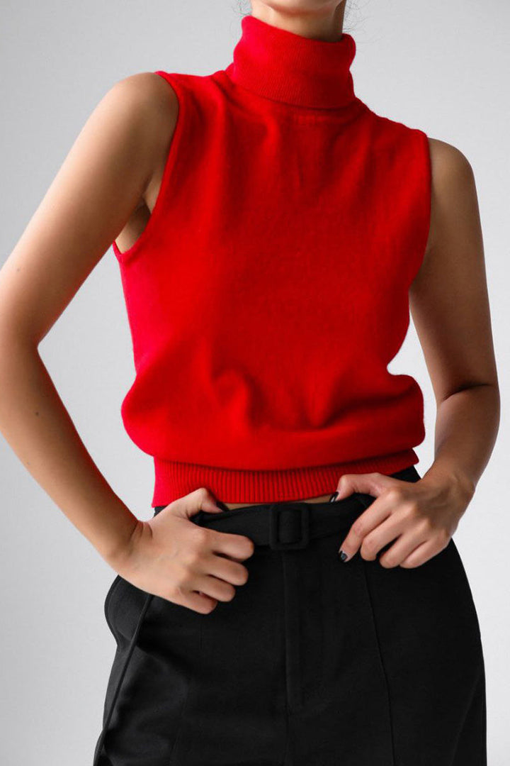 Set met gebreide damesblouse met hoge hals, mouwloos en kort vest - Celia