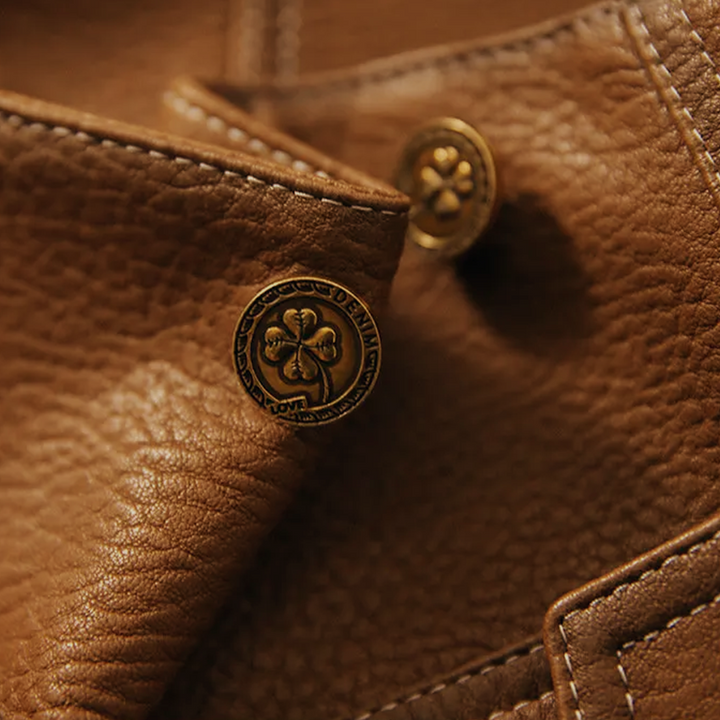 Kort damesjack met knoopsluiting en klassieke kraag - Kareld