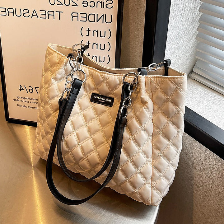 Gewatteerde damestas met dubbele hengsels en metalen ketting - Eloisa