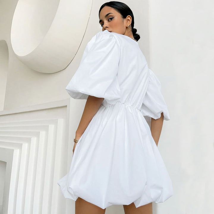 Irish - Mini skaterjurk met diepe V-hals en pofmouwen