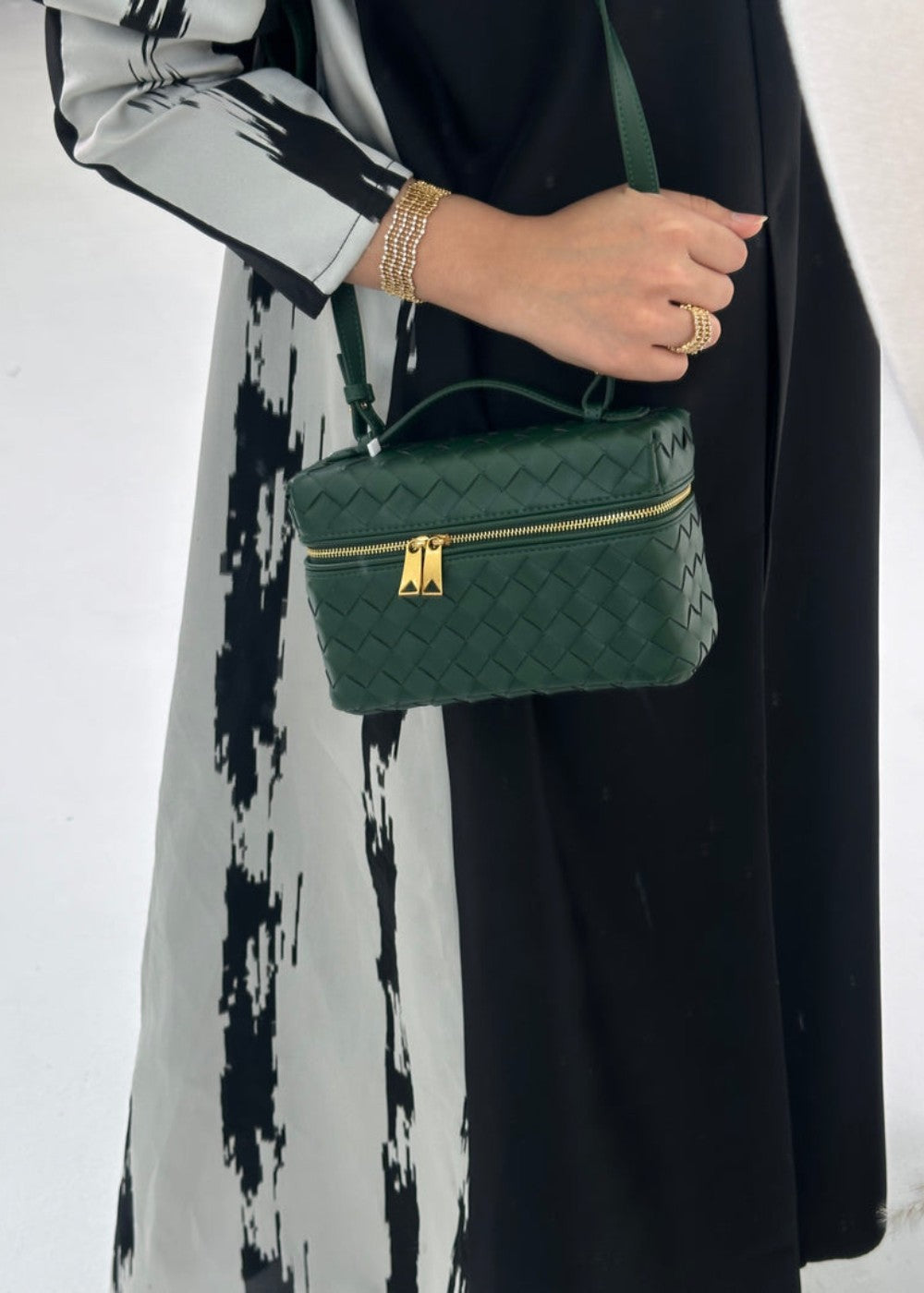 Gevlochten damestas zwart stijve structuur gouden ritsen - Valeska