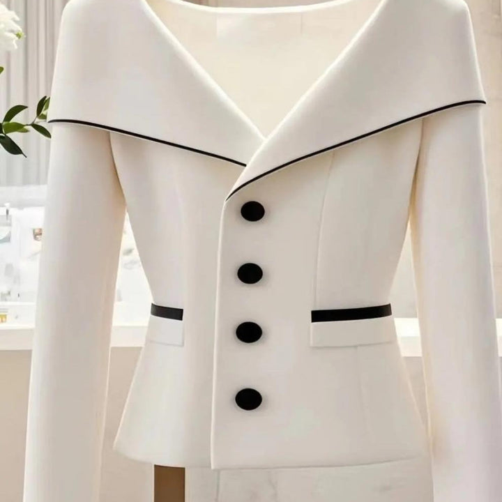 Damesblazer met brede kraag en contrasterende knopen in elegante stijl - Maïa