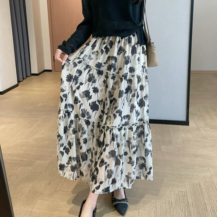 Lange damesrok met monochrome bloemenprint en vloeiende snit - Mireille