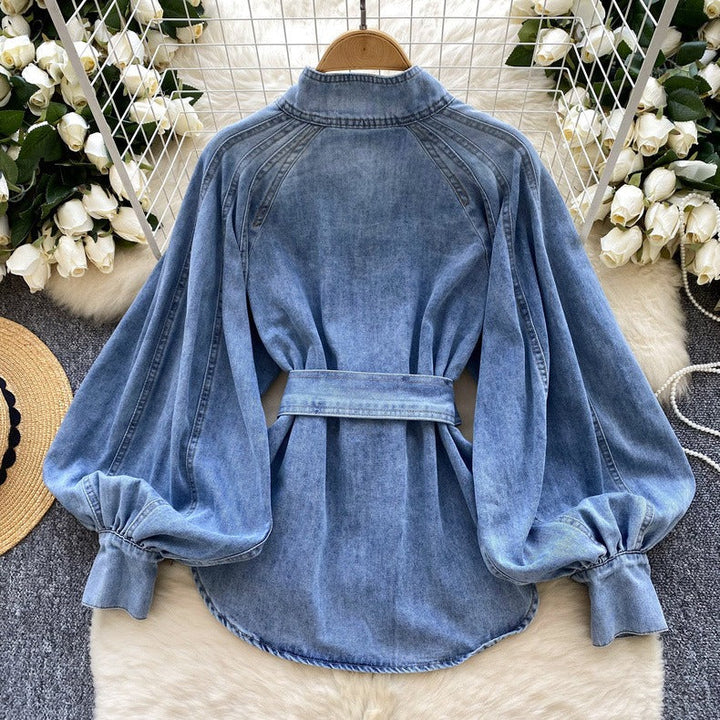 Damesblouse van denim met pofmouwen en ceintuur - Elara