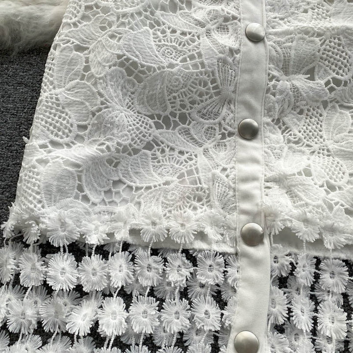 Lange damesrok in kant met bloemendetails en knopen recht model - Solène