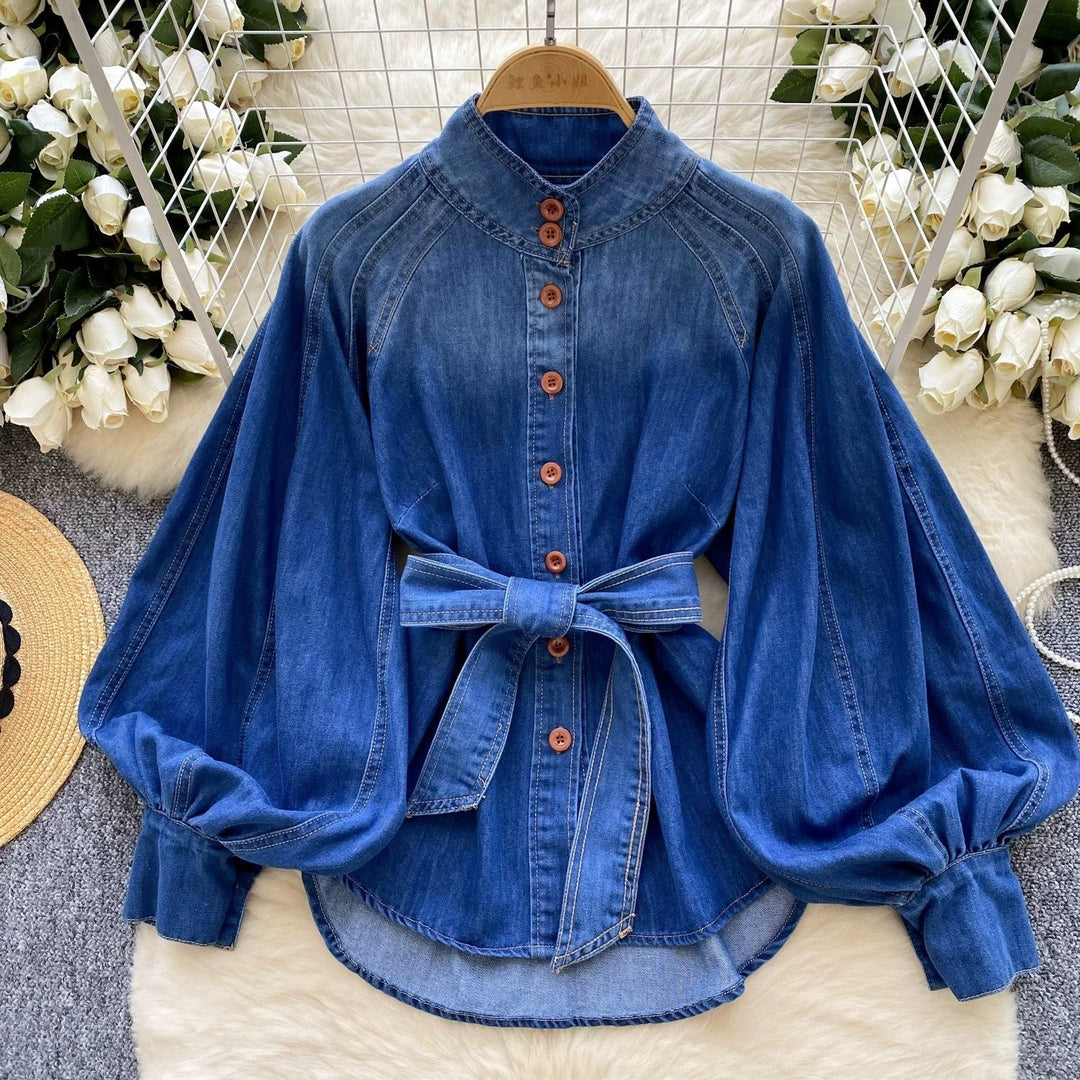 Damesblouse van denim met pofmouwen en ceintuur - Elara