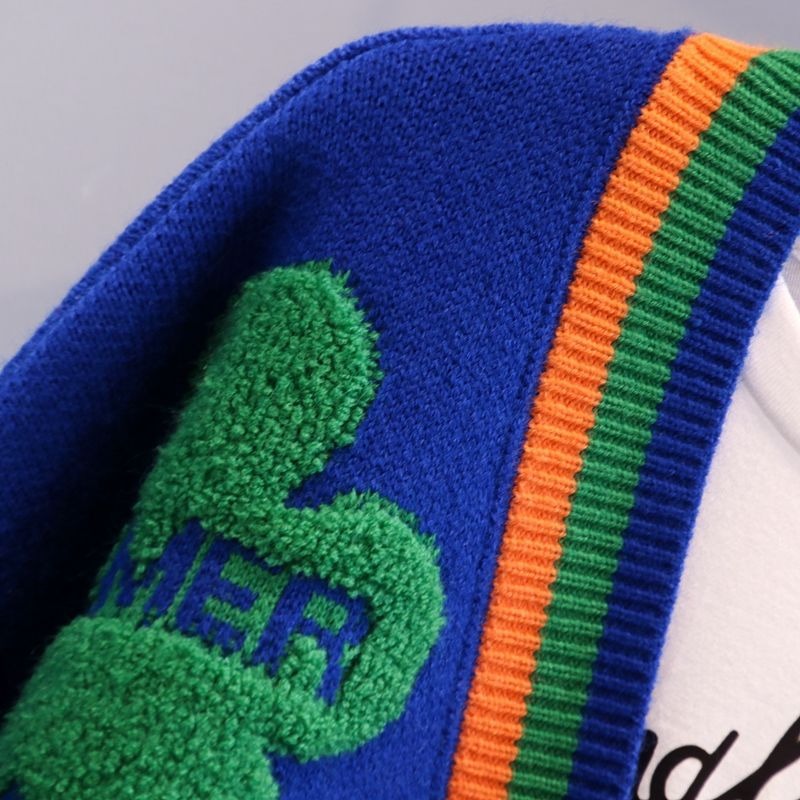 Gebreid damesvest met bloemenapplicatie - Ingrid