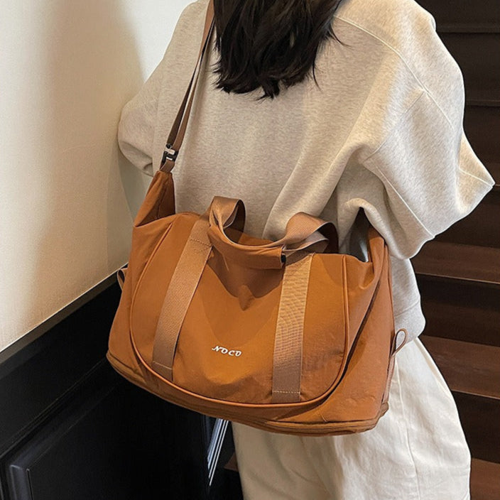 Schoudertas voor dames van sportieve en duurzame stof - Miranda