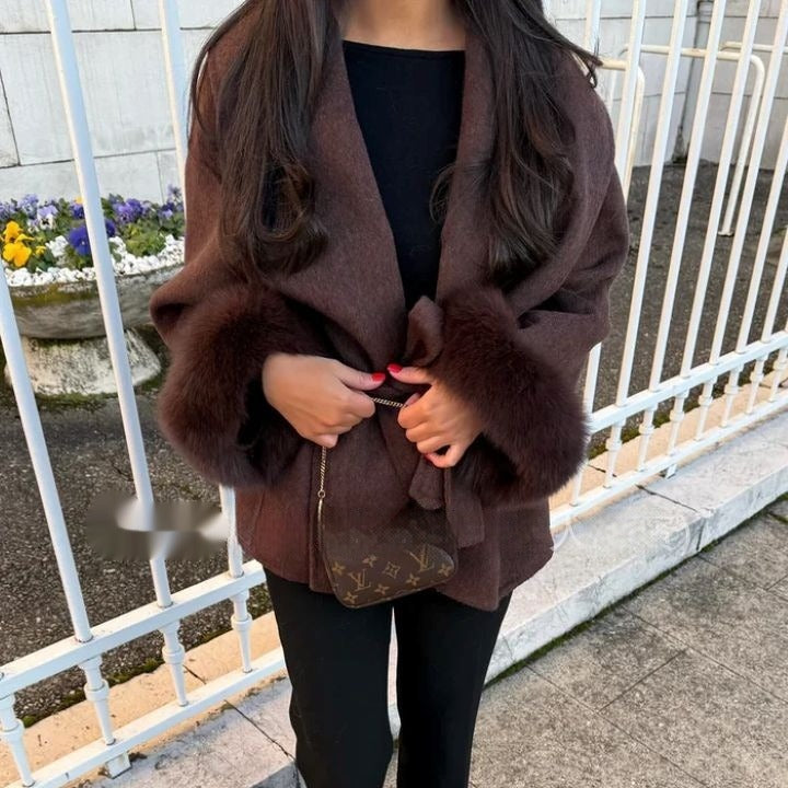 Wollen damesjas met wijde mouwen en teddyboorden - Carmela