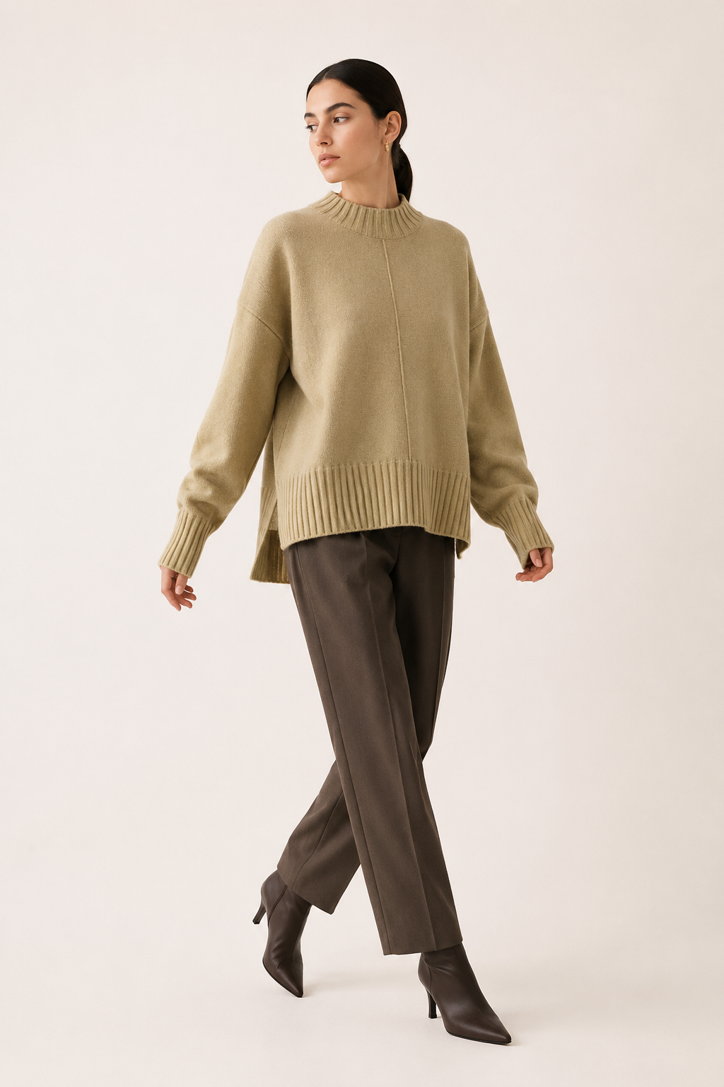 Oversized damestrui met korte hoge kraag en asymmetrische zoom - Greta