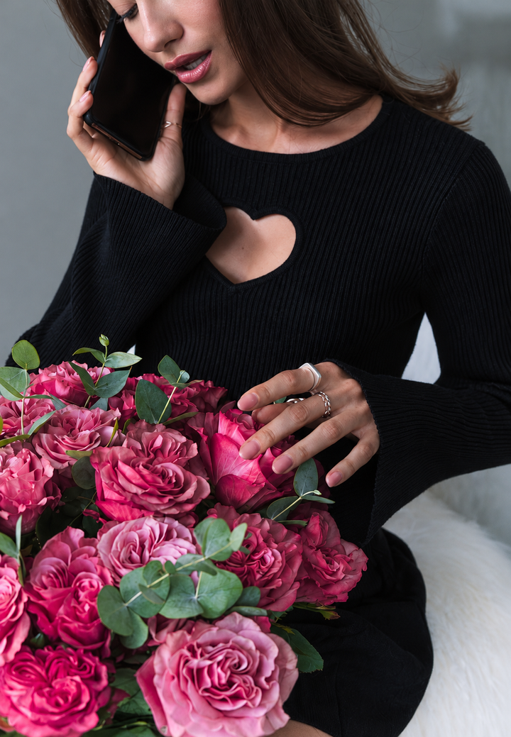 Aansluitende damestrui van ribbreisel met hartvormige uitsnijding en wijde manchetten - Sabina