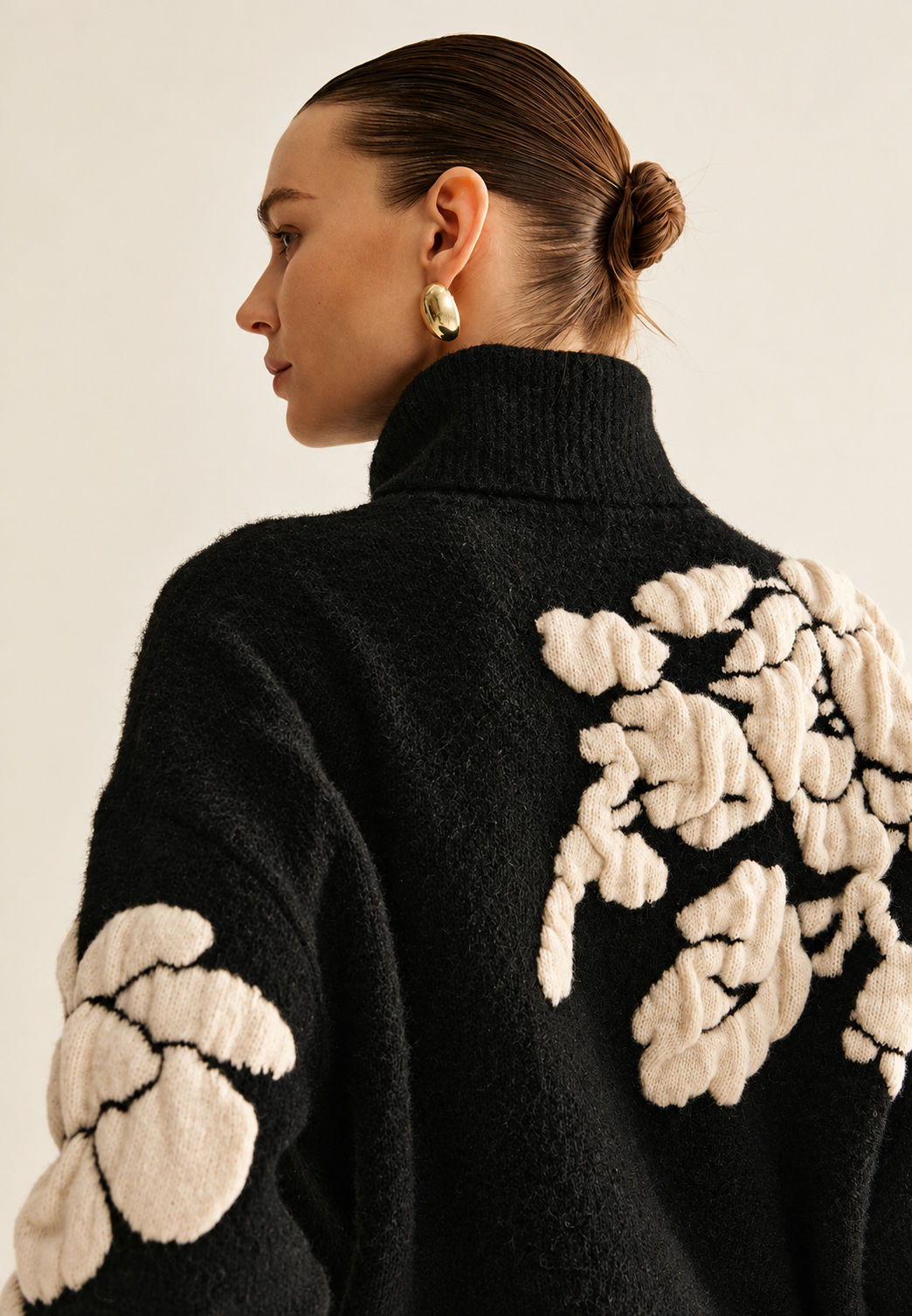 Ruime damestrui met hoge hals en bloemmotief in jacquard - Briseida