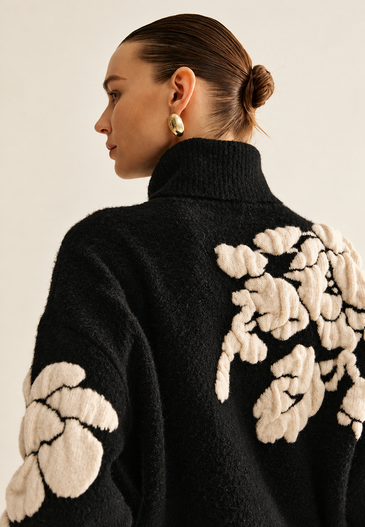 Ruime damestrui met hoge hals en bloemmotief in jacquard - Briseida