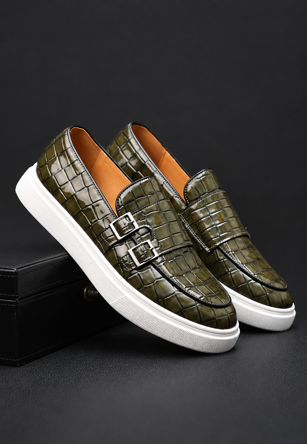 Mocassin heren met krokodillenlook, dubbele gesp en witte zool - Torben