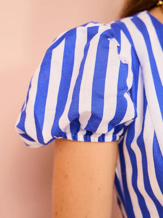 Anne - Modieuze damesjurk met pofmouwen en strepen