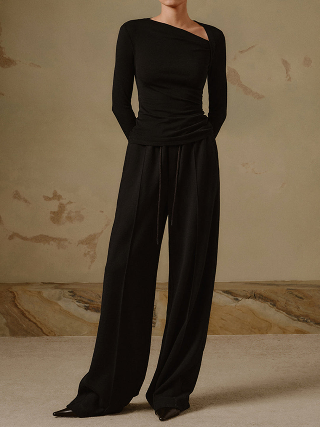 Dames-top met lange mouwen, asymmetrische halslijn en getailleerd model - Marit
