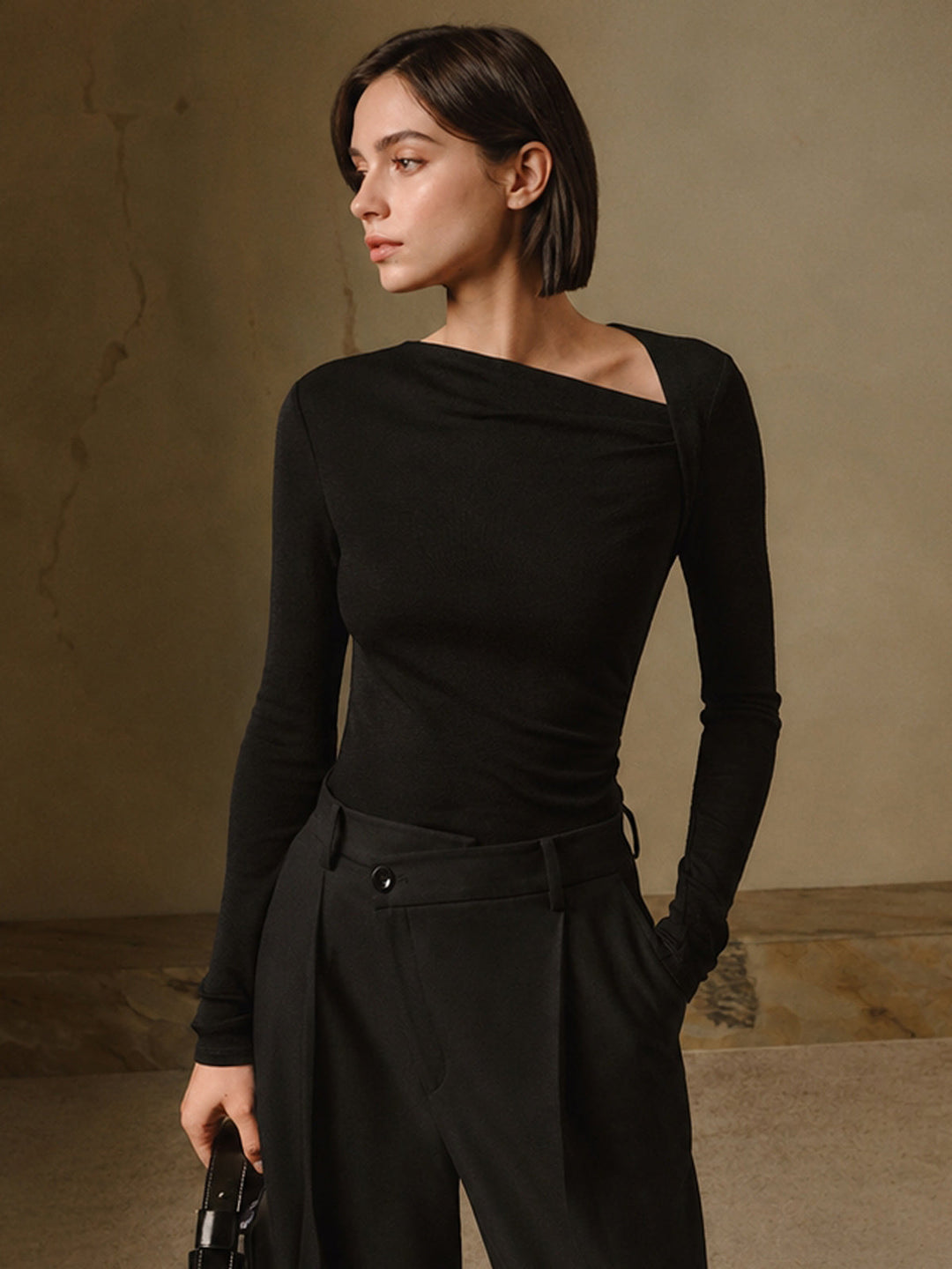 Dames-top met lange mouwen, asymmetrische halslijn en getailleerd model - Marit