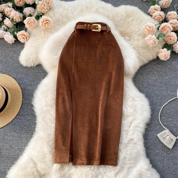 Corduroy rok met zijsplit en hoge taille, elegant en verfijnd, perfect voor een geraffineerde en trendy look