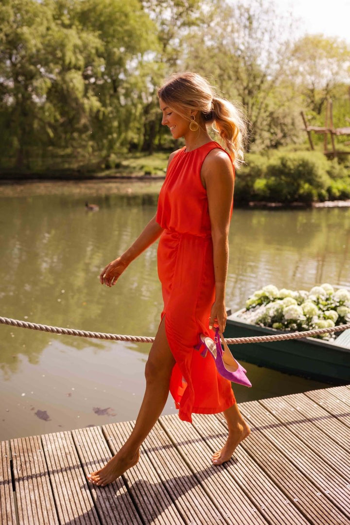 Elegante midi-jurk met halterhals en gedrapeerde pasvorm - Killy